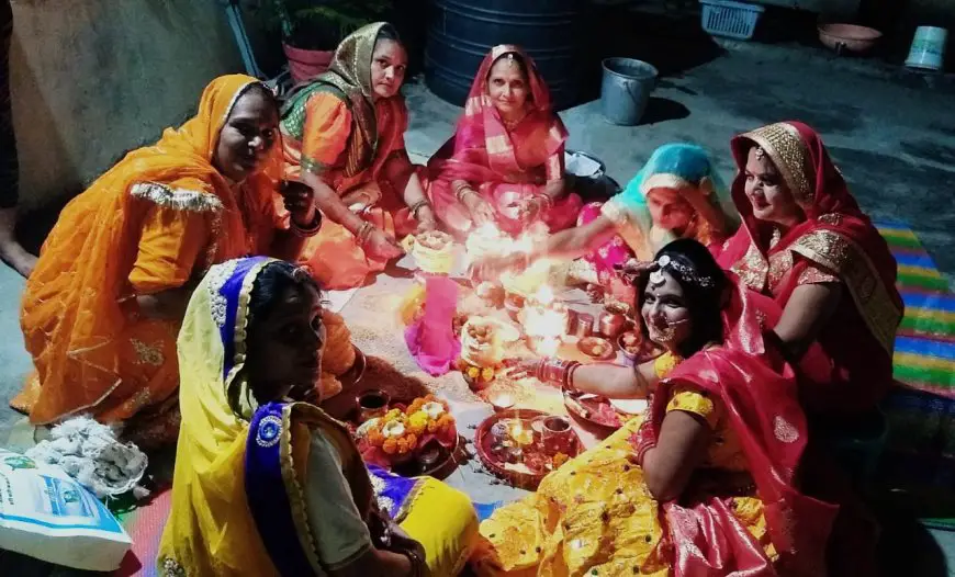 Karva Chauth: राजस्थान के बारां मे सामूहिक रूप से महिलाओं ने करवा चौथ का पर्व मनाया