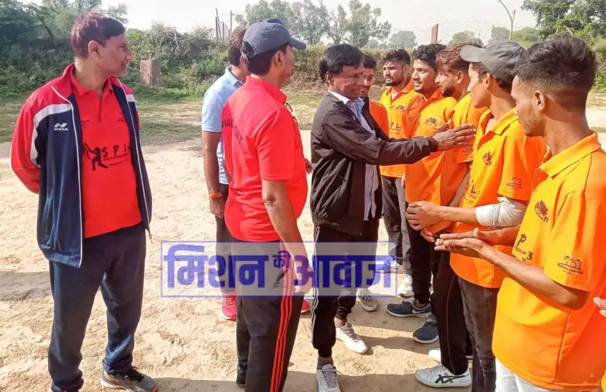 क्रिकेट प्रतियोगिता में सूरौठ पावर हिटर्स टीम ने सुपर पैंथर्स को हराया