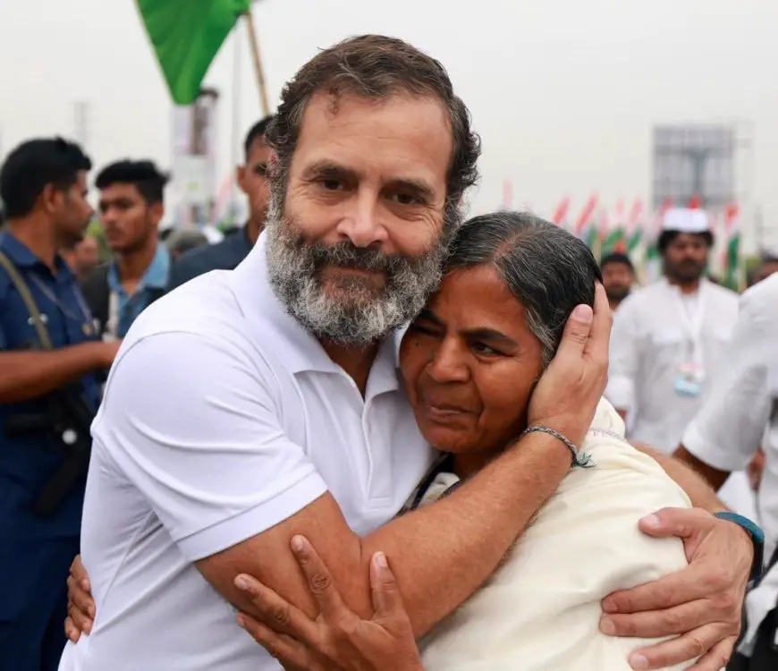 हैदराबाद से राहुल गांधी के साथ आई रोहित वेमुला की मां