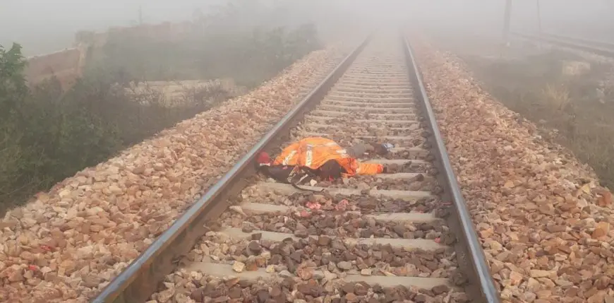 हुक्मीखेडा रेलवे स्टेशन के पास ट्रेन से गिरकर युवक गंभीर रूप से हुआ घायल, जिला अस्पताल में कराया भर्ती