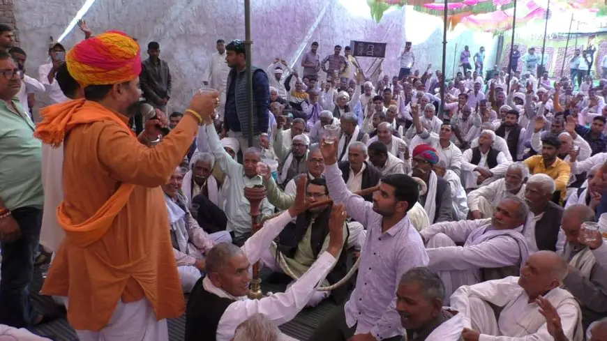 Bharatpur: भाजपा को वोट नहीं देने के लिए जाट समाज ने पानी हाथ में लेकर ली प्रतिज्ञा